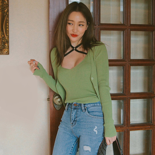 Maieu simplu de damă, cu bretele și choker interesante