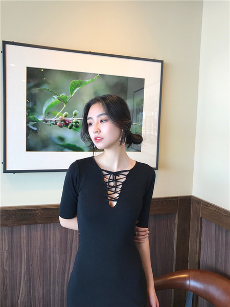 Γυναικείο αθλητικό φόρεμα με μαύρους δεσμούς