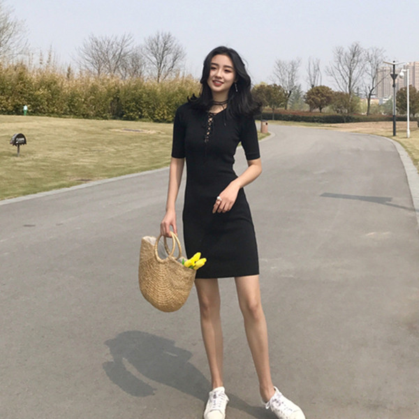 Γυναικείο αθλητικό φόρεμα με μαύρους δεσμούς