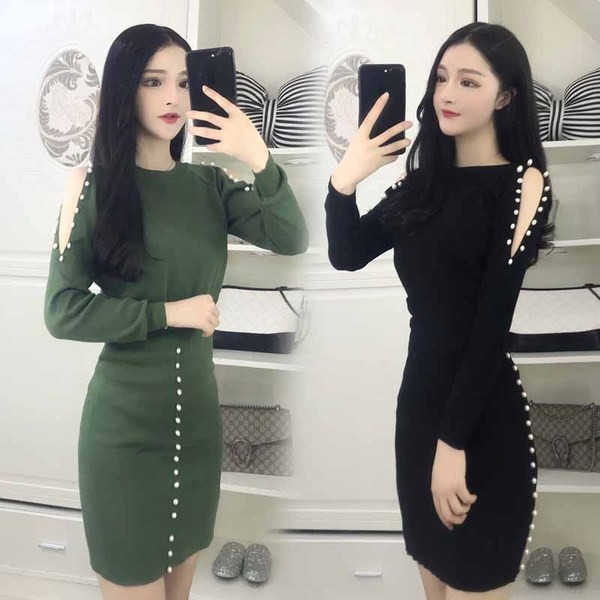 Modern őszi-téli ruha finom kötésből, dekorgyöngyökkel, két színben