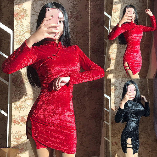 Βελούδινο κοντό φόρεμα σε μαύρο και κόκκινο χρώμα