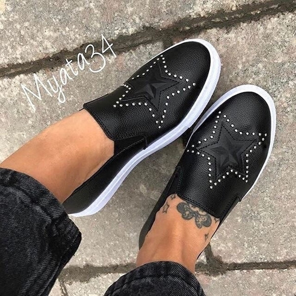 Mocasini de dama cu nituri decorative si aplicatie stea in doua culori