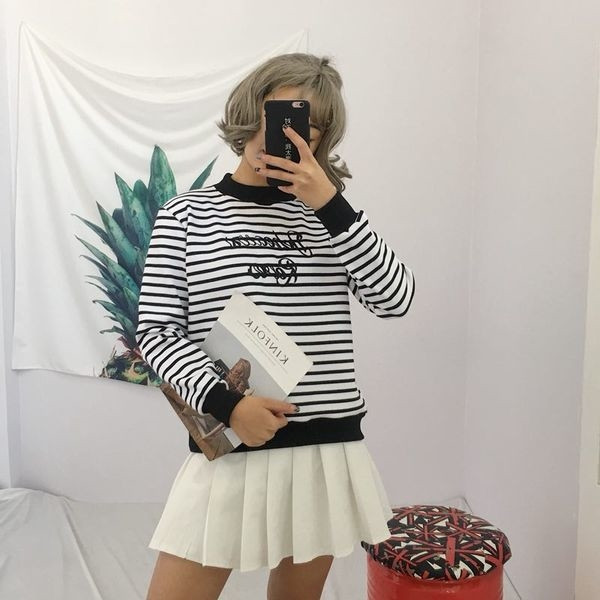 Καθημερινό γυναικείο φούτερ με ριγέ επιγραφή