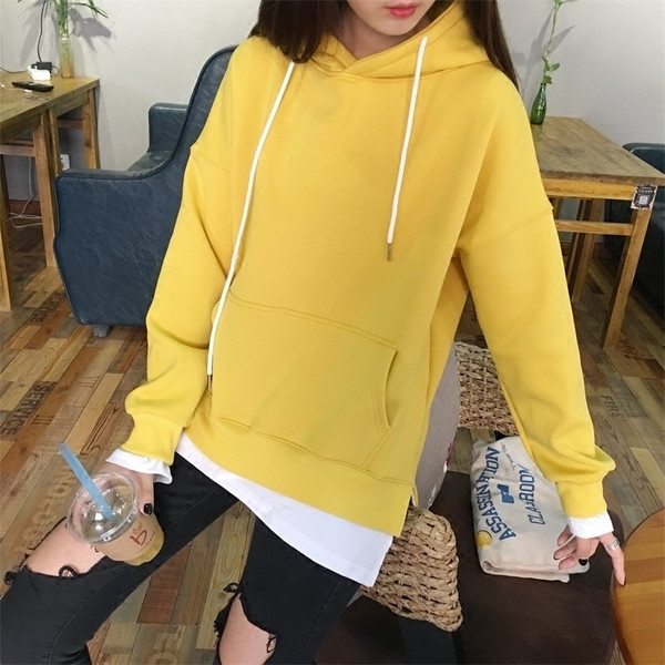 Párnázott, szabad stílusú női pulóver kapucnival és zsebbel