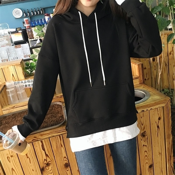 Párnázott, szabad stílusú női pulóver kapucnival és zsebbel