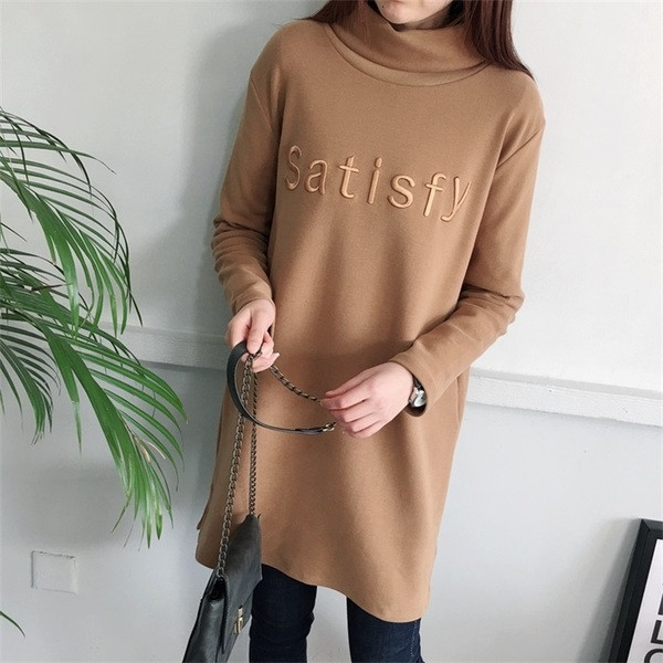 Αθλητικό γυναικείο μπλουζοφόρεμα με επιγραφή και ψηλό γιακά