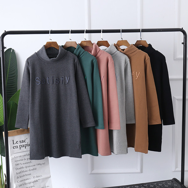 Αθλητικό γυναικείο μπλουζοφόρεμα με επιγραφή και ψηλό γιακά