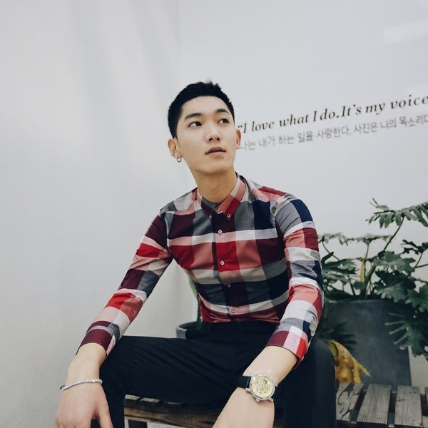 Cămașă bărbătească în carouri stilată în două culori