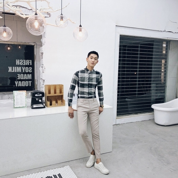 Cămașă bărbătească în carouri stilată în două culori