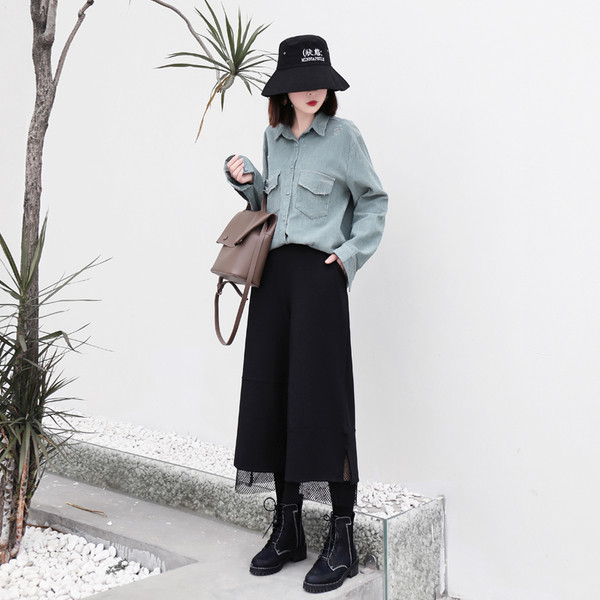 Sportos-elegáns női nadrág 7/8 hosszúsággal, fekete színben