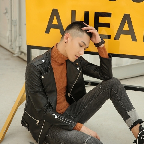 Стилнo мъжко кожено яке с декоративни ципове