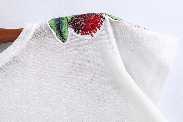 Tricou de dama simplu in doua culori cu broderie