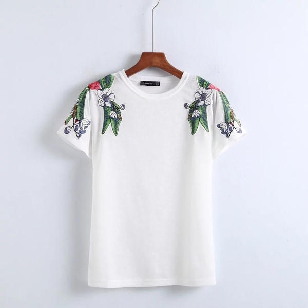 Tricou de dama simplu in doua culori cu broderie