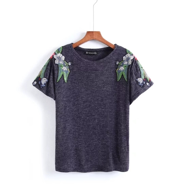 Tricou de dama simplu in doua culori cu broderie