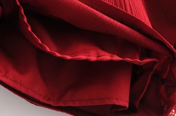 Női nyári overál szabad fazonban, V-nyakkal