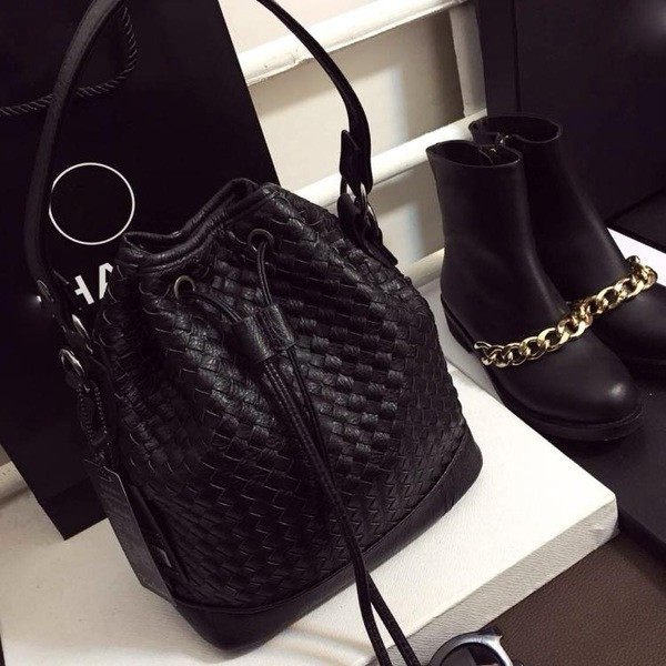 Rucsac de zi cu zi pentru femei cu ciucuri in doua culori