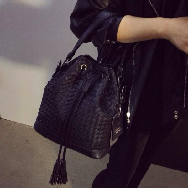 Rucsac de zi cu zi pentru femei cu ciucuri in doua culori