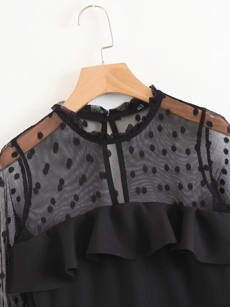 Elegáns hosszú női kombinét fekete színben, csipkeujjal