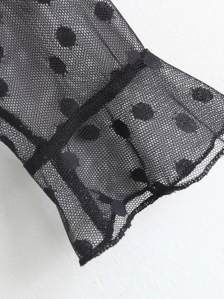 Elegáns hosszú női kombinét fekete színben, csipkeujjal