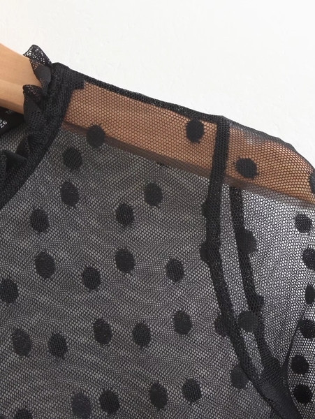 Elegáns hosszú női kombinét fekete színben, csipkeujjal