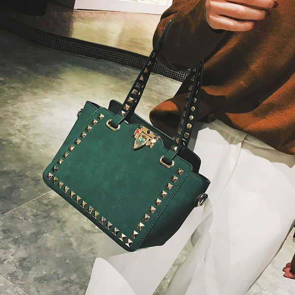 Geanta de dama eleganta cu maner scurt si lung colorat si nituri decorative in trei culori