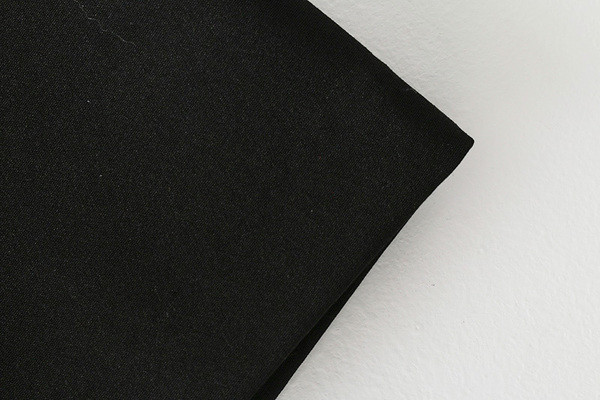 Κομψό γυναικείο φόρεμα  με φαρδιά μανίκια και ντεκολτέ σε σχήμα V