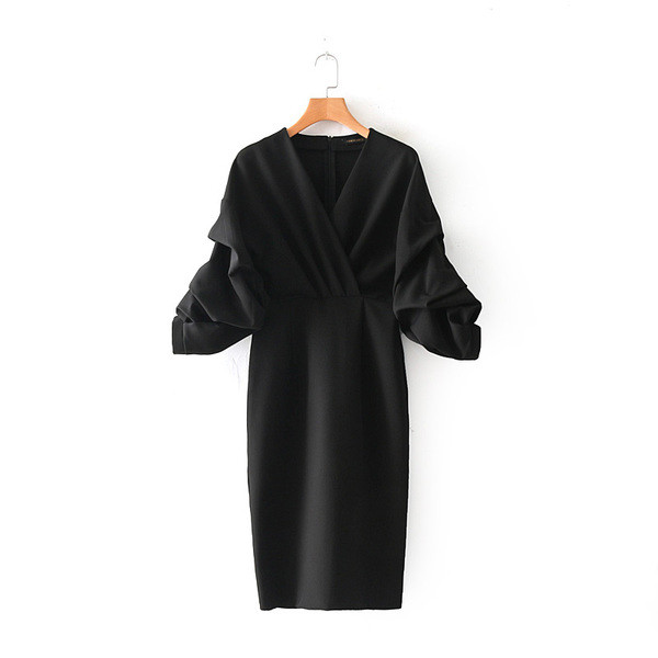 Κομψό γυναικείο φόρεμα  με φαρδιά μανίκια και ντεκολτέ σε σχήμα V