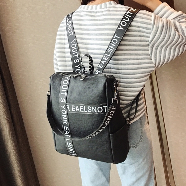 Αθλητικό σακίδιο με επιγραφή, κατάλληλο για τη καθημερινή ζωή σε άσπρο και μαύρο χρώμα