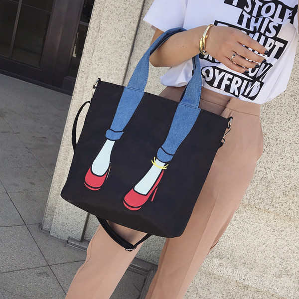 Интересна дамска чанта,подходяща за ежедневие 