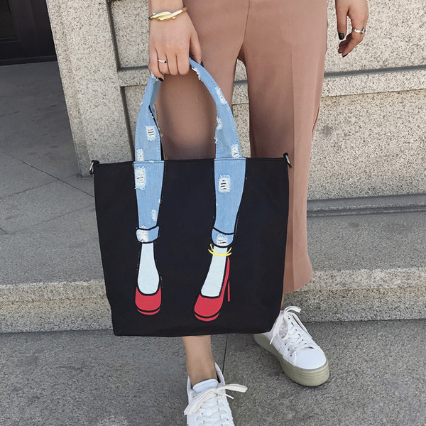 Интересна дамска чанта,подходяща за ежедневие 