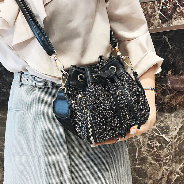 Γυαλιστερό γυναικείο σακίδιο - μίνι σε δύο χρώματα