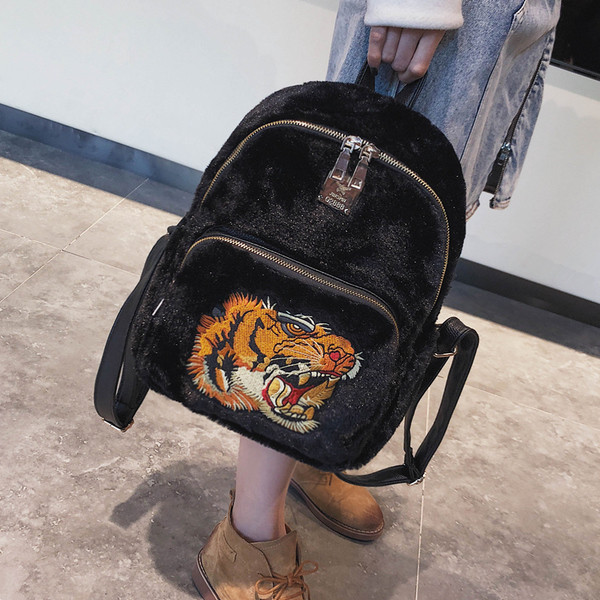 Пухена дамска раница с бродерия,подходяща за ежедневие в няколко цвята