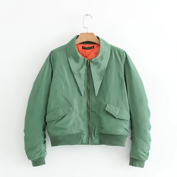 Αθλητικό γυναικείο μπουφάν  με ενδιαφέρον κολάρο σε δύο χρώματα