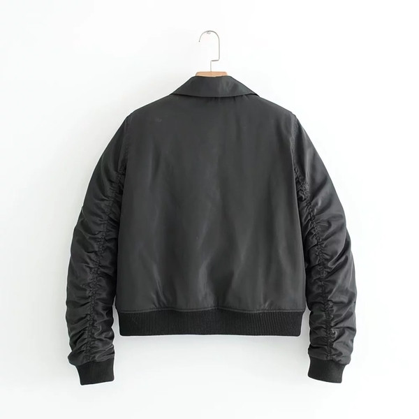 Αθλητικό γυναικείο μπουφάν  με ενδιαφέρον κολάρο σε δύο χρώματα