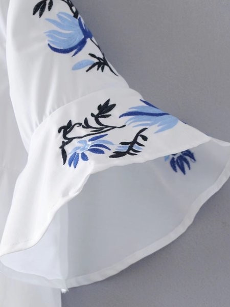 Tricou elegant de damă în albastru cu broderie pe mâneci