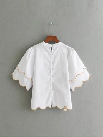 Ежедневна дамска тениска с флорален мотив и разкроени ръкави, в бял цвят