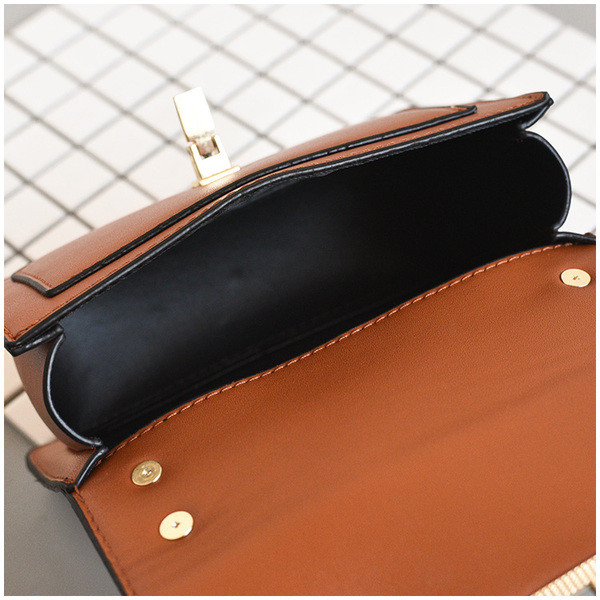 Egyszerű mini női táska hosszú fém fogantyúval