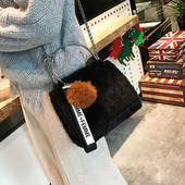Geantă de puf de damă cu conexiune pentru accesorii cu inscripție și imprimeu + minge de puf în patru culori