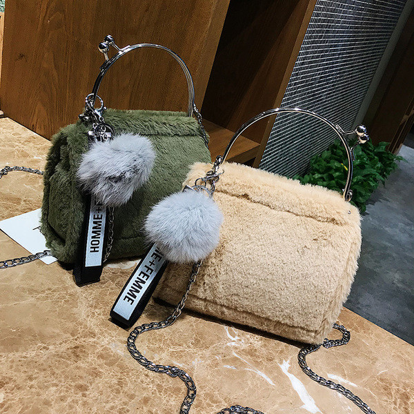 Női pehelytáska kiegészítő csatlakozással felirattal és nyomattal + pehelygolyó négy színben