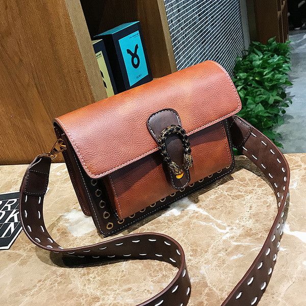 Eko bőrből készült egyszerű női táska széles pánttal, többféle színben