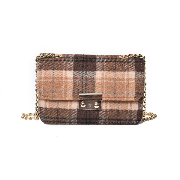 Mini női szögletes táska hosszú fém fogantyúval, különböző színekben