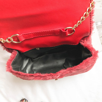 Пухена дамска чанта с дълга метална дръжка в различни цветове