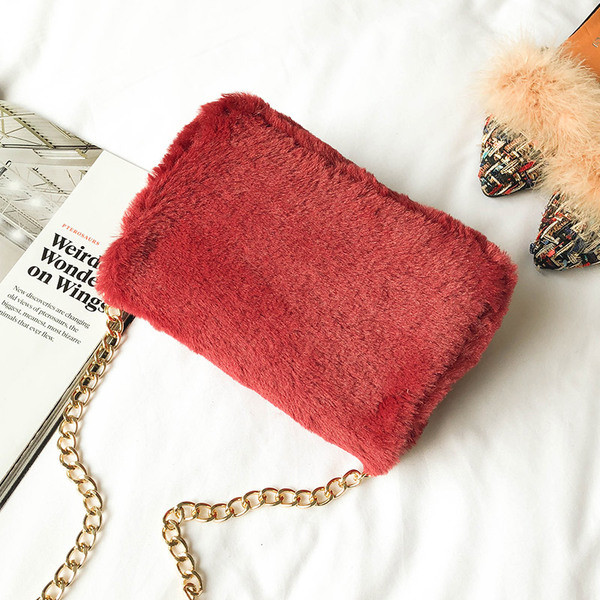 Női pehelytáska hosszú fém fogantyúval, különböző színekben