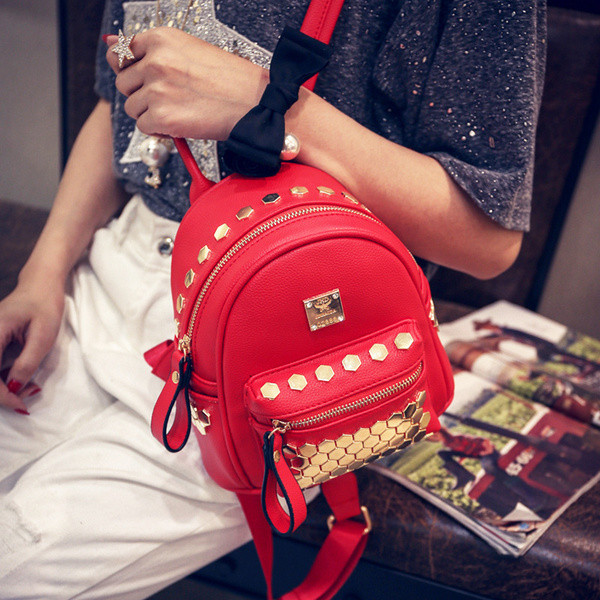 Stílusos mini női hátizsák dekoratív szegecsekkel sok színben, két modell