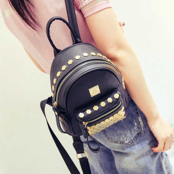 Stílusos mini női hátizsák dekoratív szegecsekkel sok színben, két modell