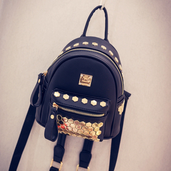 Stílusos mini női hátizsák dekoratív szegecsekkel sok színben, két modell