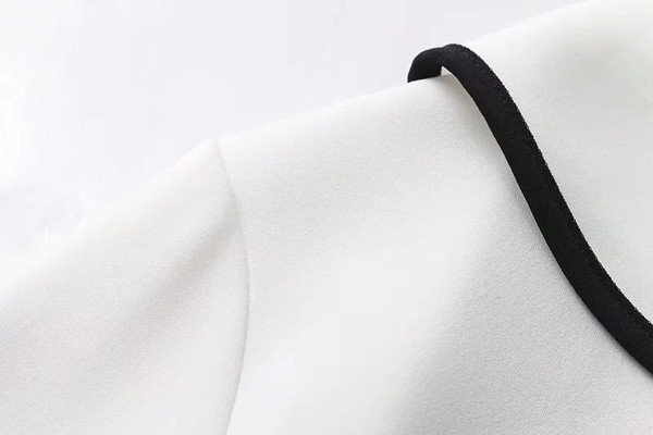 Egyszerű női blúz, szabad modell fehér színben