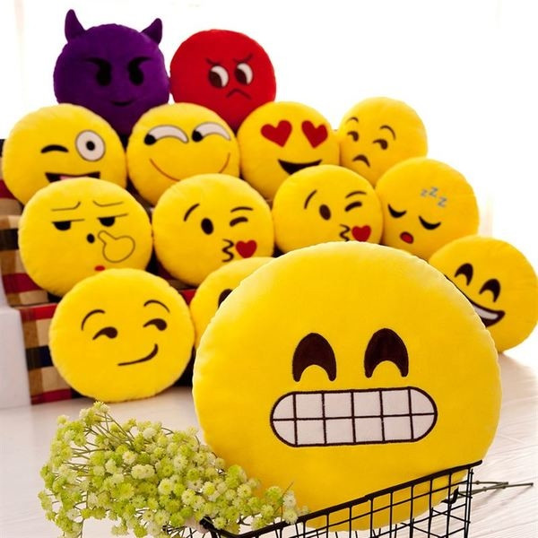 Perna moale de pluș cu broderie interesantă, multe modele