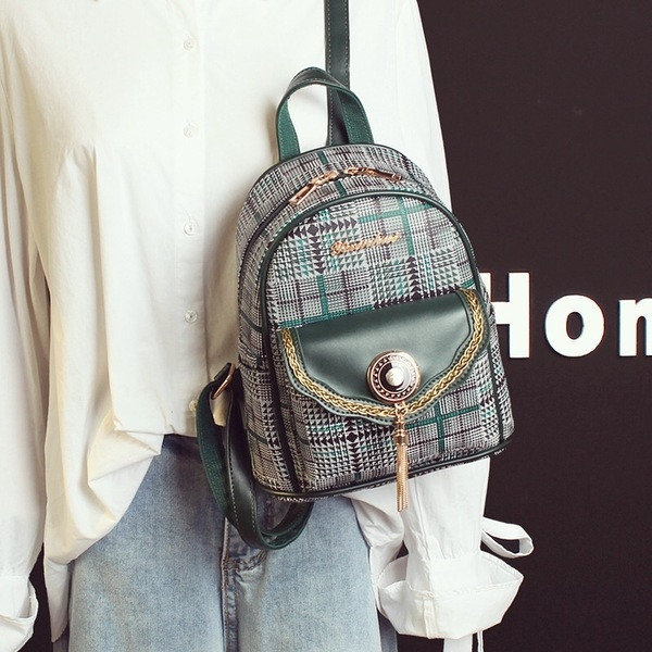 Modern mini női hátizsák csattal és bojttal, három színben