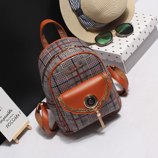 Modern mini női hátizsák csattal és bojttal, három színben